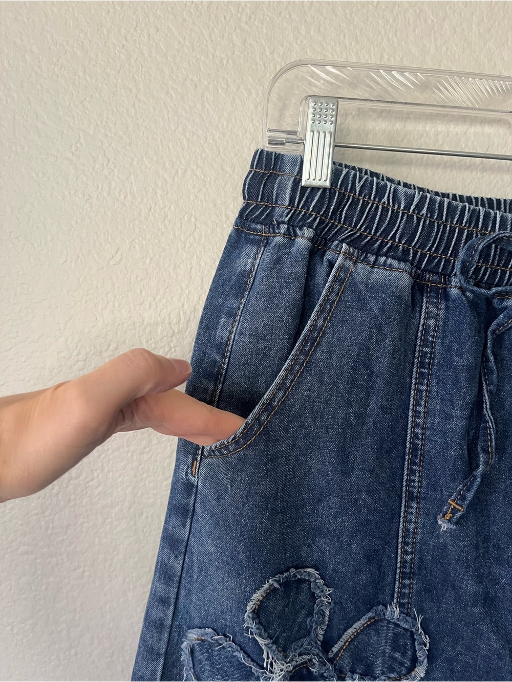 Medium Blue Wide Leg Stretchy Waistband Floral Appliqué Jeans Women's Size L - Picture 6 of 16